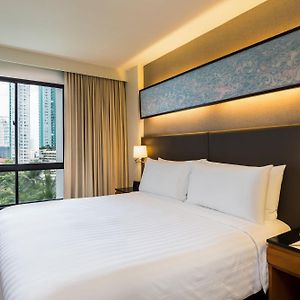 Deluxe One-Bedroom King
